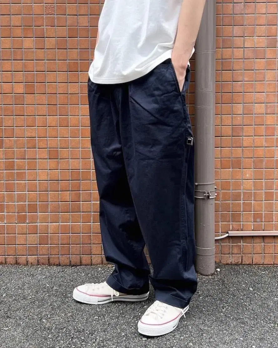 人気HOT サイズL BROCHURE 1P BIG CHINO PANTS A.Hの通販 by